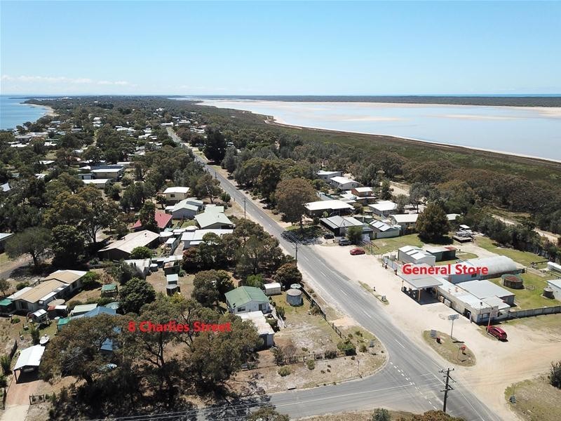 8 Charlies Street, Loch Sport VIC 3851