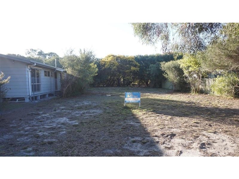 45 Central Avenue, Loch Sport VIC 3851