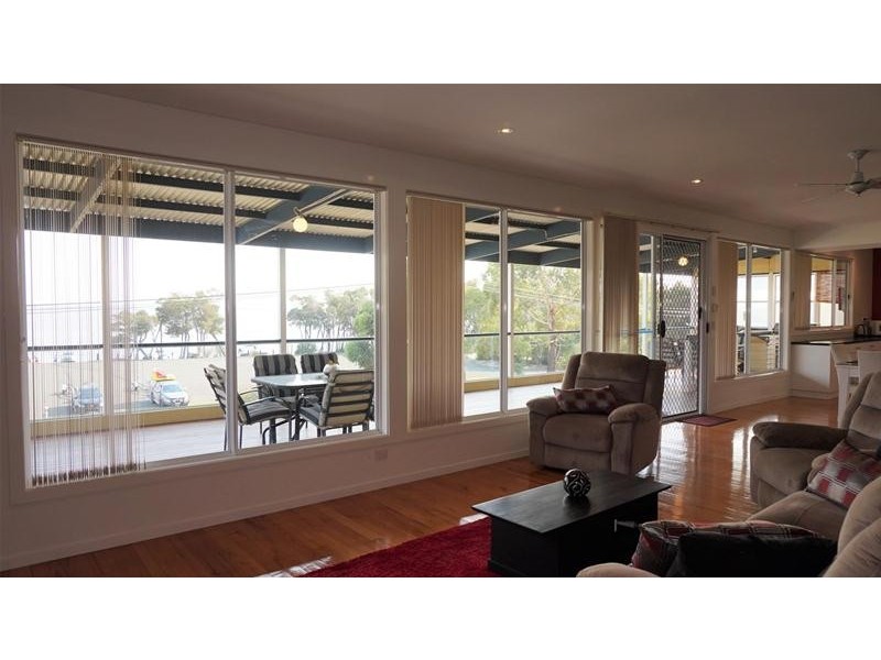 33 Seagull Drive, Loch Sport VIC 3851