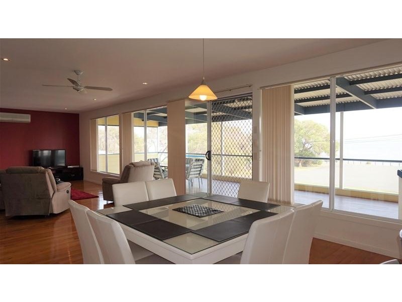 33 Seagull Drive, Loch Sport VIC 3851