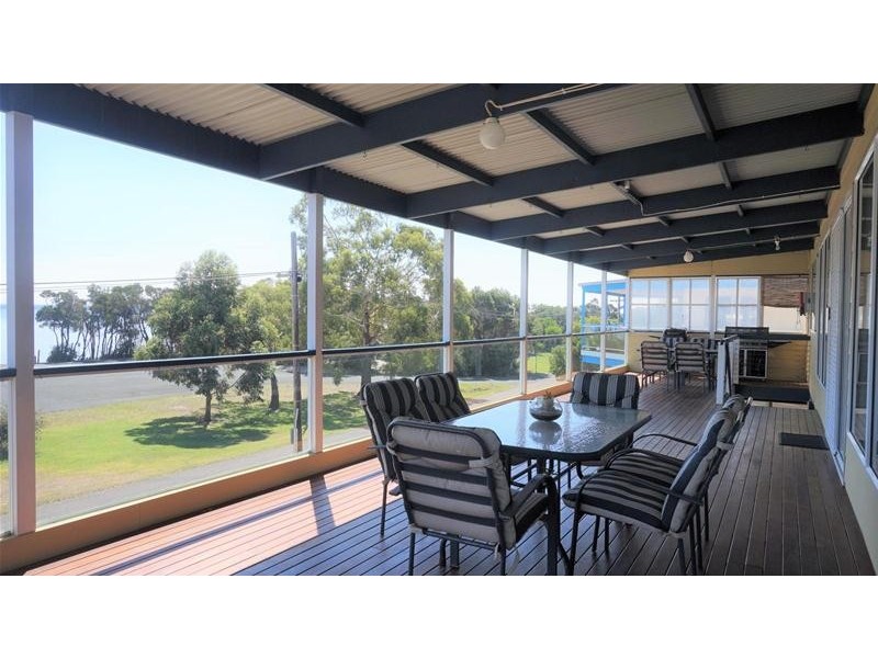 33 Seagull Drive, Loch Sport VIC 3851