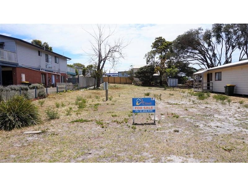 18 Cove Street, Loch Sport VIC 3851