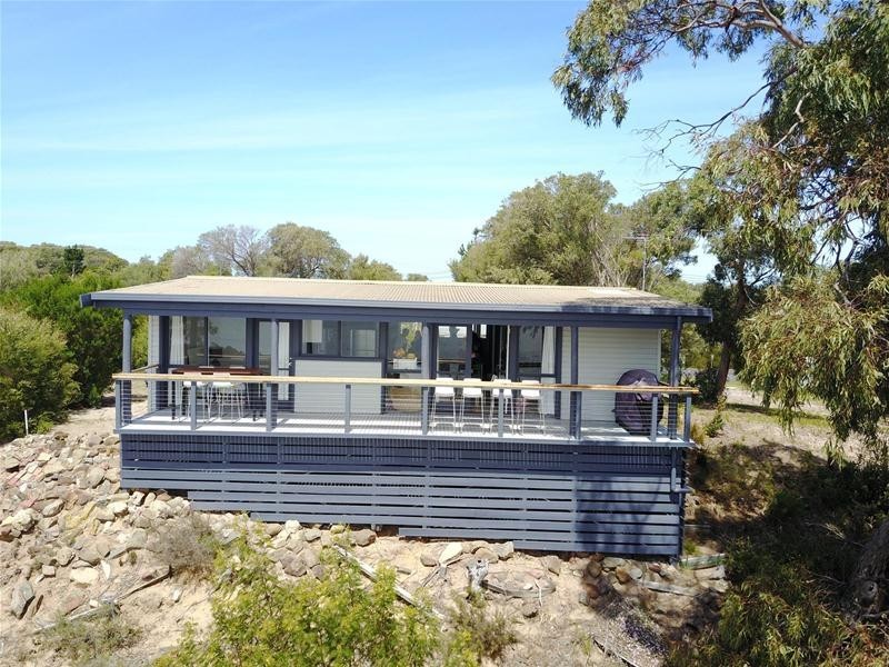 99 Wattle Grove, Loch Sport VIC 3851