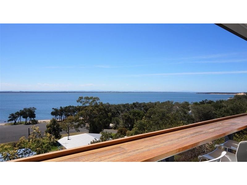 99 Wattle Grove, Loch Sport VIC 3851