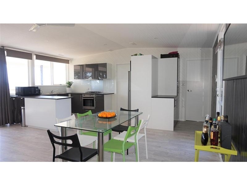 99 Wattle Grove, Loch Sport VIC 3851