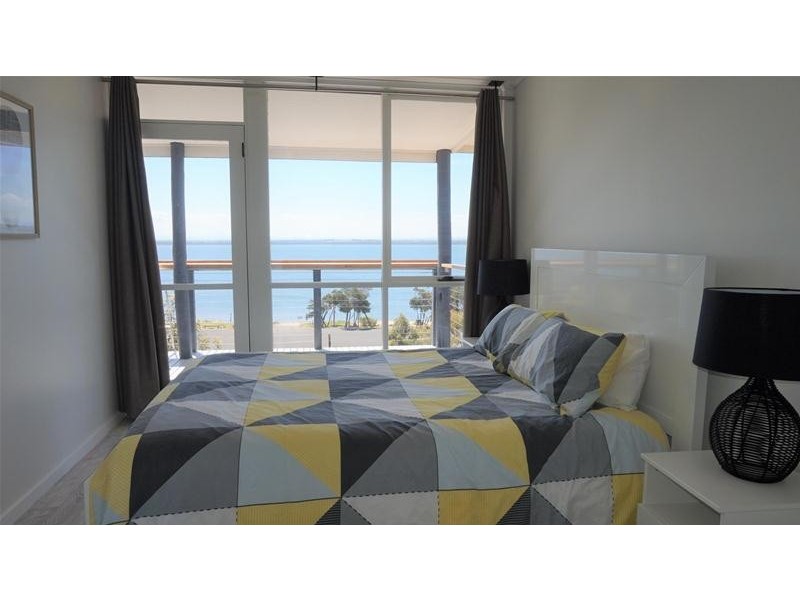 99 Wattle Grove, Loch Sport VIC 3851