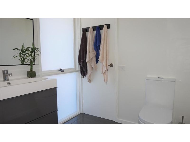 99 Wattle Grove, Loch Sport VIC 3851