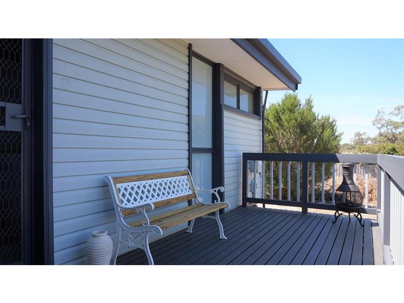 99 Wattle Grove, Loch Sport VIC 3851