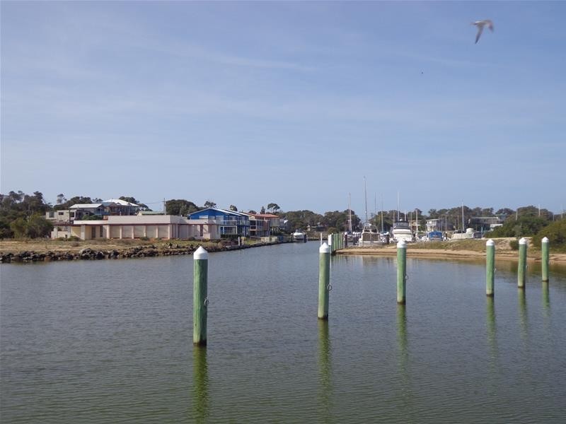 14 Basin Boulevard, Loch Sport VIC 3851