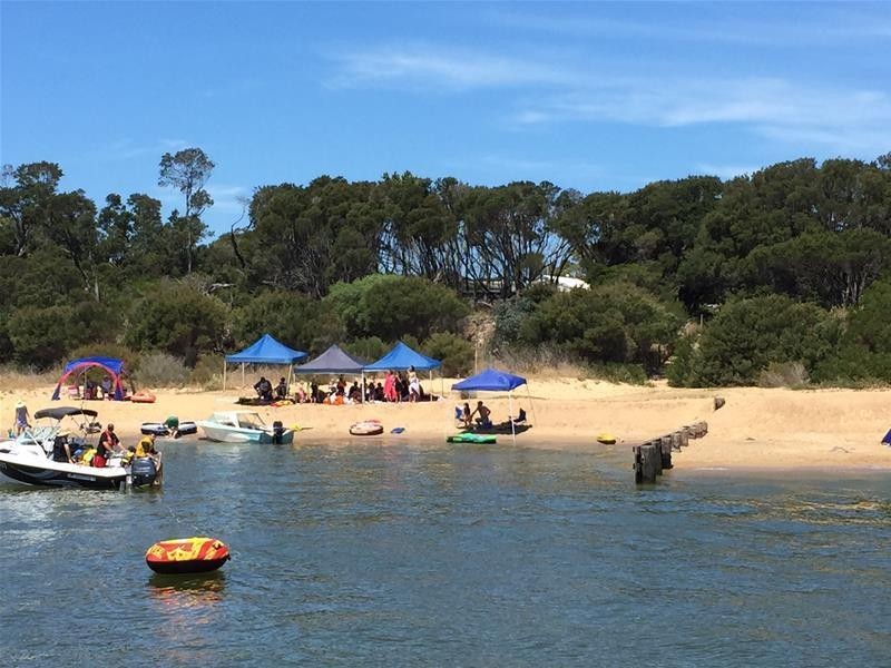 41 Victoria Street, Loch Sport VIC 3851