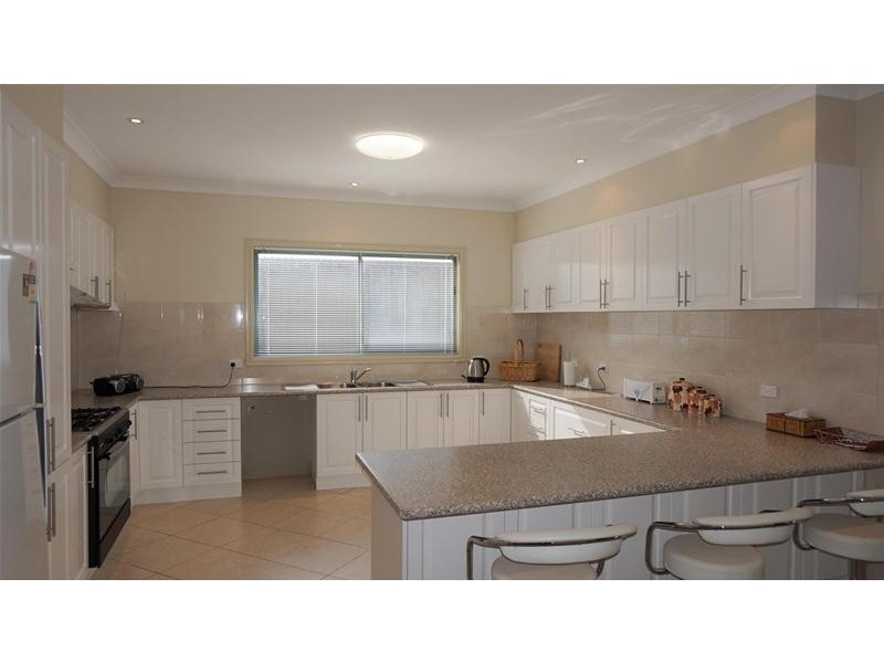 14 Central Avenue, Loch Sport VIC 3851