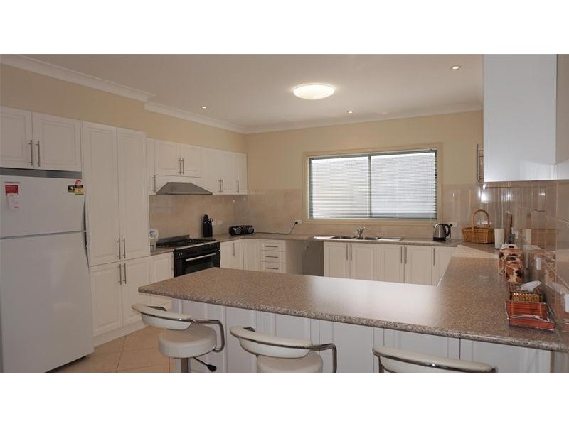 14 Central Avenue, Loch Sport VIC 3851