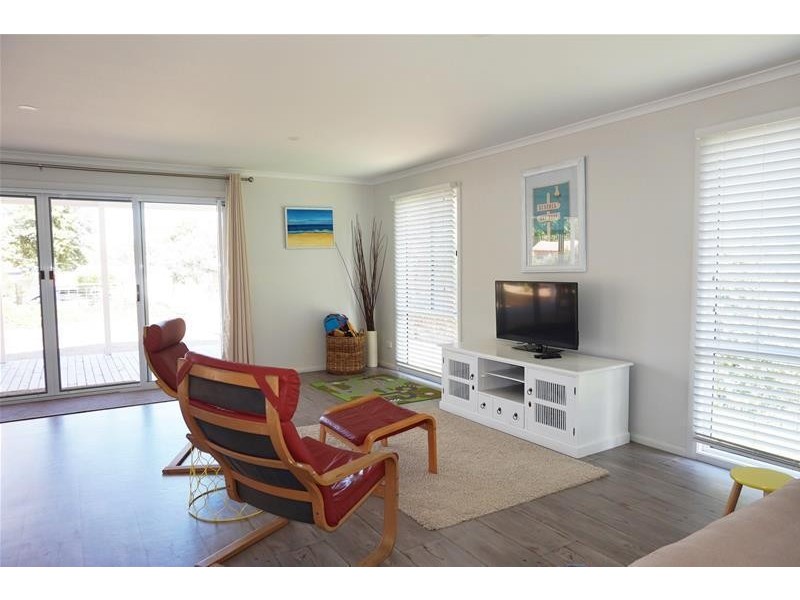 6 Marina Drive, Loch Sport VIC 3851