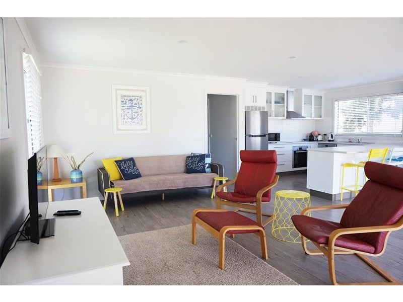 6 Marina Drive, Loch Sport VIC 3851