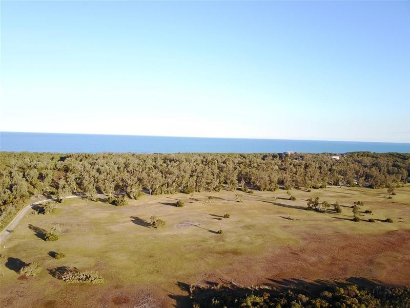 19B Track Ten, Loch Sport VIC 3851