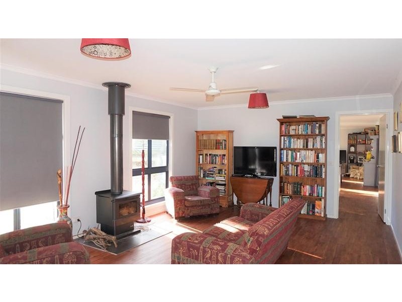 8 Bluff Drive, Loch Sport VIC 3851