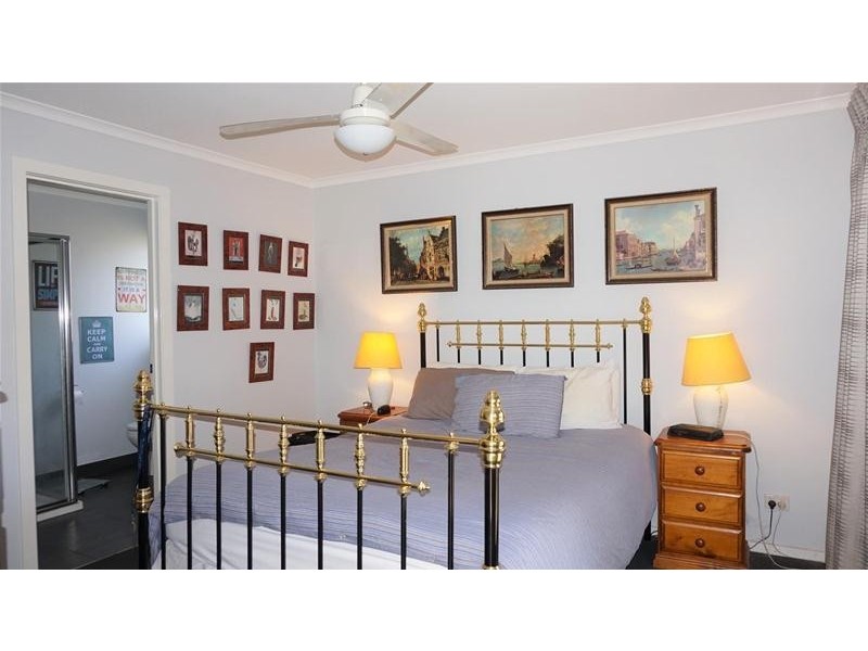 8 Bluff Drive, Loch Sport VIC 3851