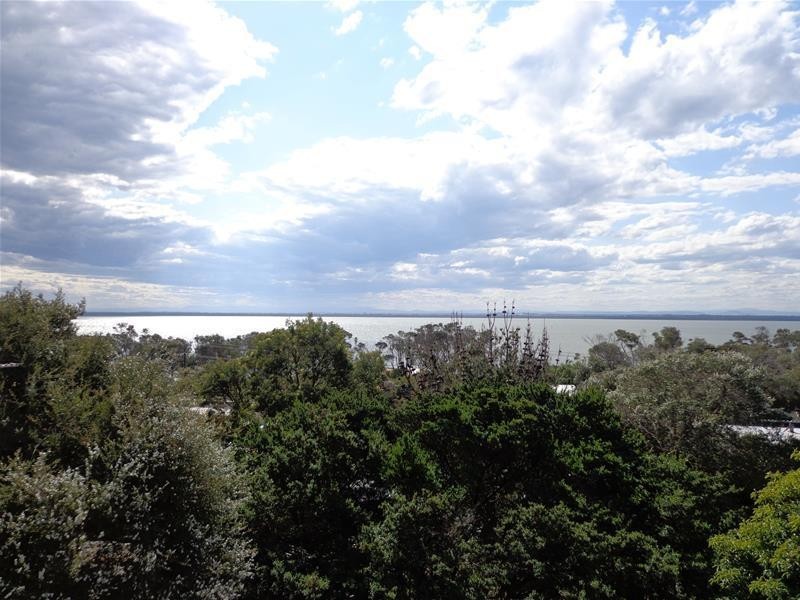 15 Wattle Grove, Loch Sport VIC 3851