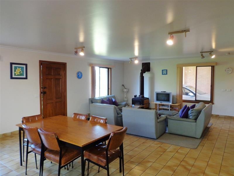 15 Wattle Grove, Loch Sport VIC 3851