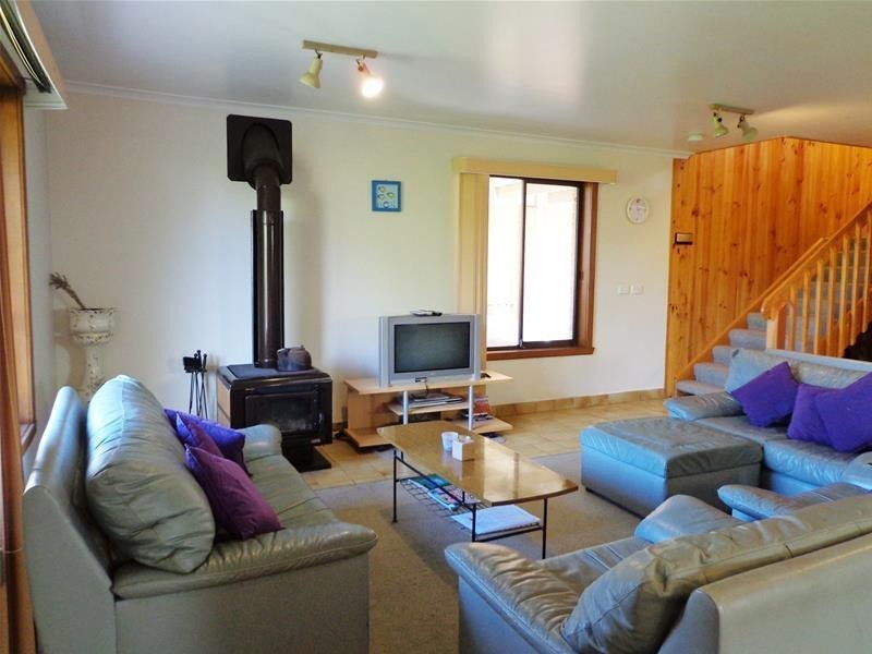 15 Wattle Grove, Loch Sport VIC 3851