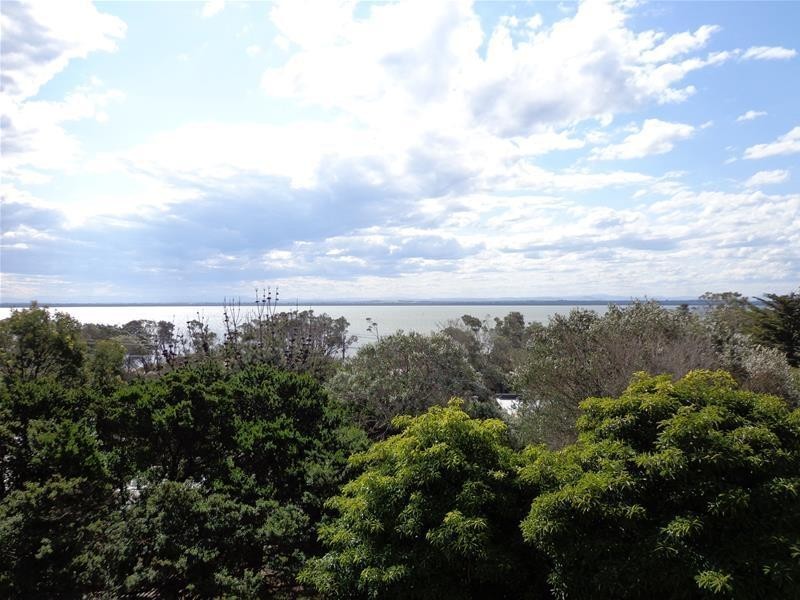 15 Wattle Grove, Loch Sport VIC 3851