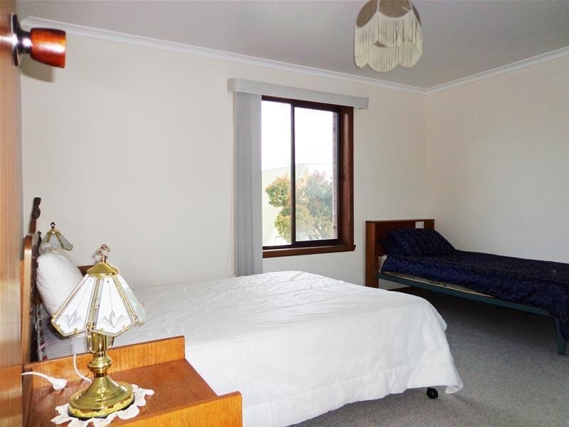 15 Wattle Grove, Loch Sport VIC 3851