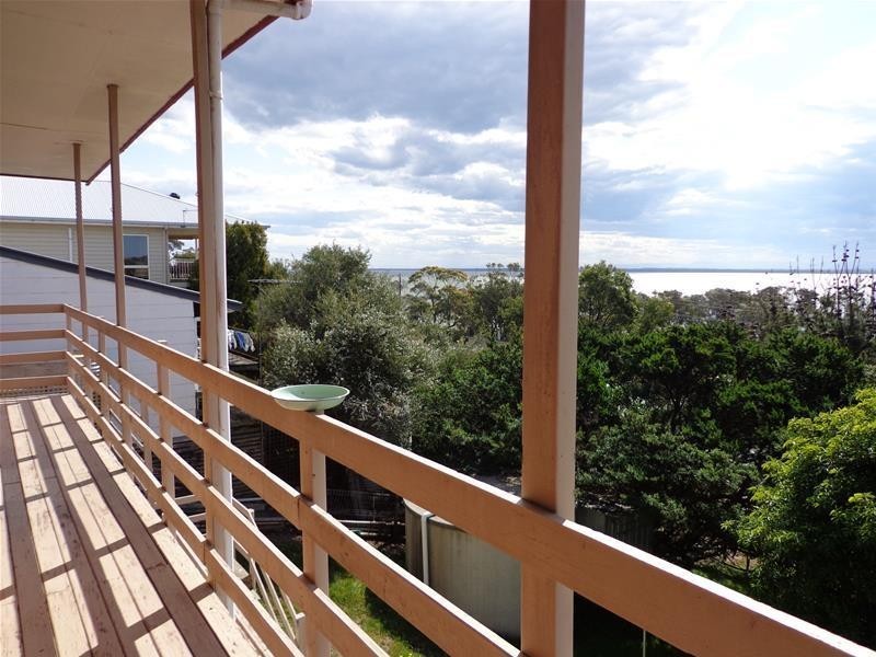 15 Wattle Grove, Loch Sport VIC 3851