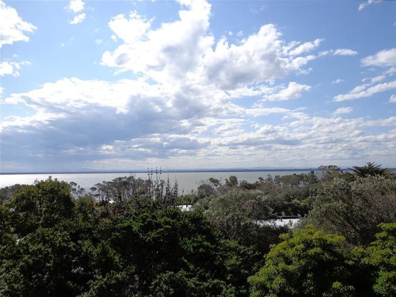 15 Wattle Grove, Loch Sport VIC 3851