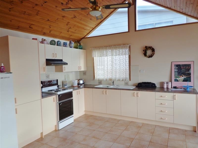 5 Pelican Street, Loch Sport VIC 3851