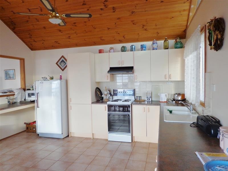 5 Pelican Street, Loch Sport VIC 3851