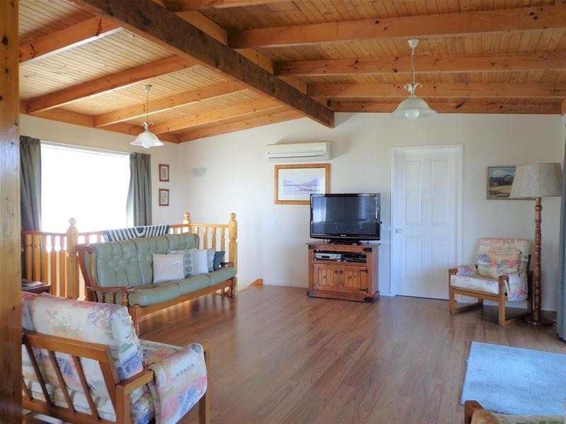 73 Pelican Street, Loch Sport VIC 3851