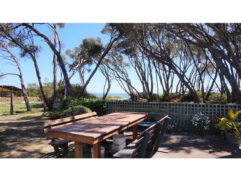 5 Victoria Street, Loch Sport VIC 3851