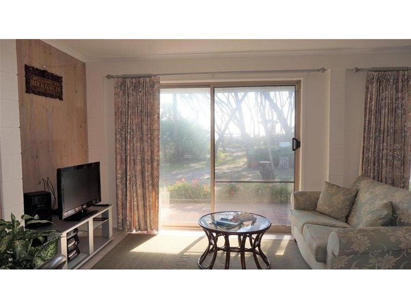 5 Victoria Street, Loch Sport VIC 3851