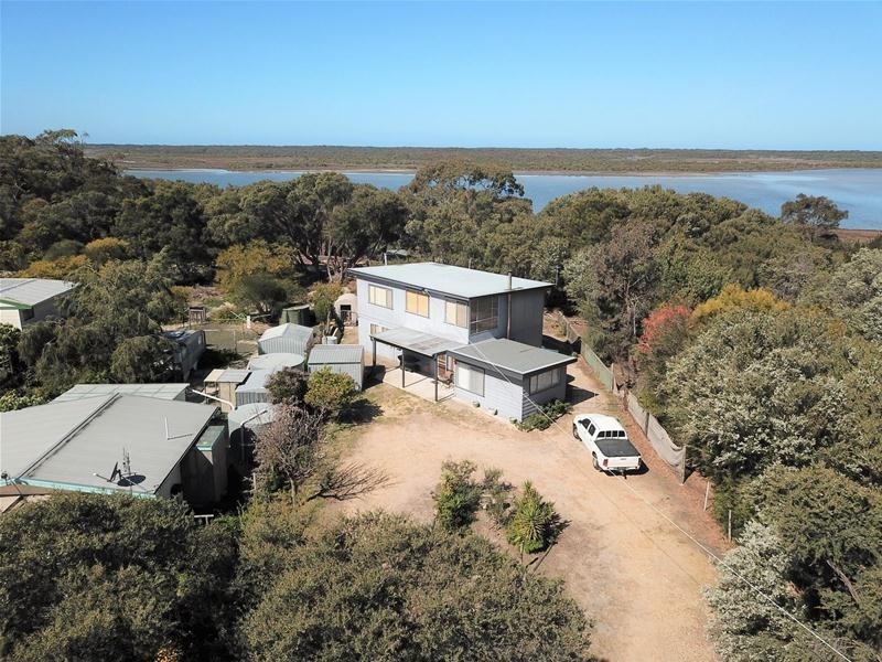 402 National Park Road, Loch Sport VIC 3851