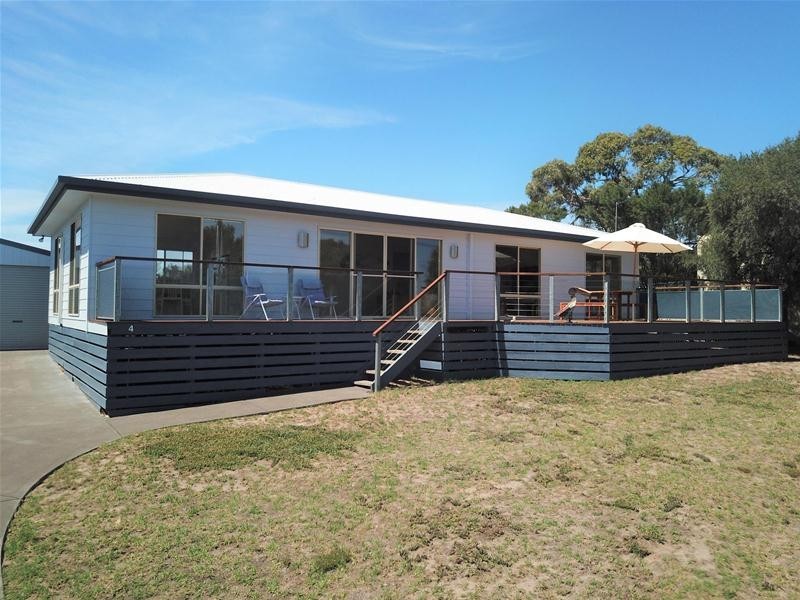 4 Toorak Avenue, Loch Sport VIC 3851