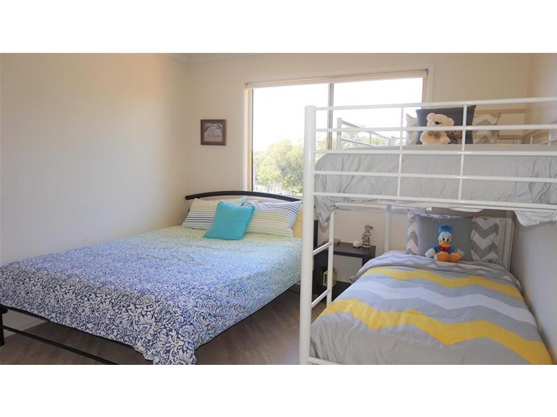 4 Toorak Avenue, Loch Sport VIC 3851