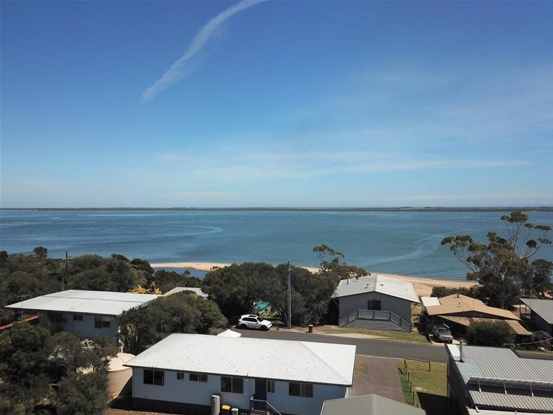 4 Toorak Avenue, Loch Sport VIC 3851