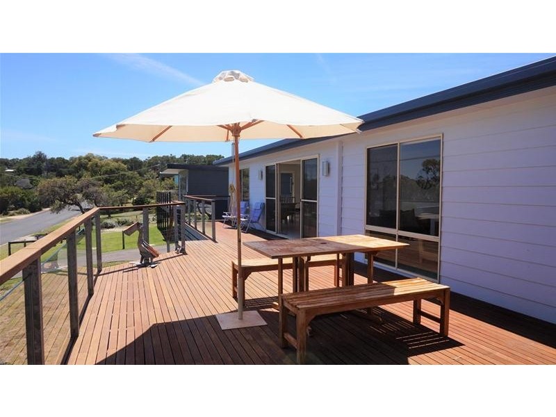 4 Toorak Avenue, Loch Sport VIC 3851