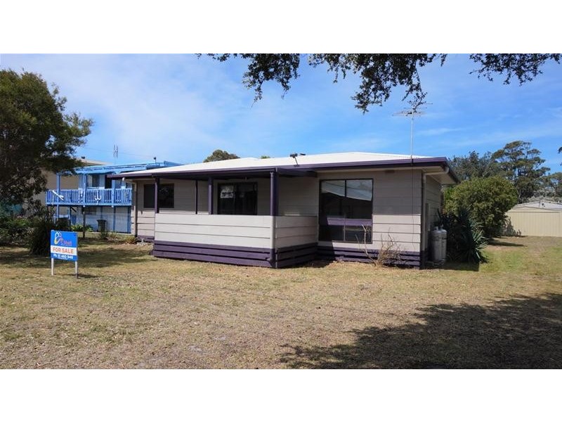 12 Lake Street, Loch Sport VIC 3851