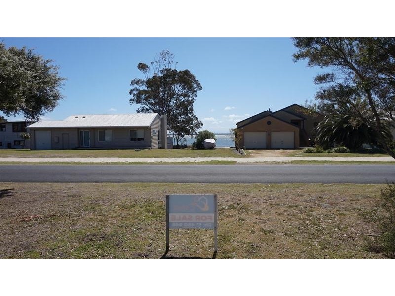 12 Lake Street, Loch Sport VIC 3851
