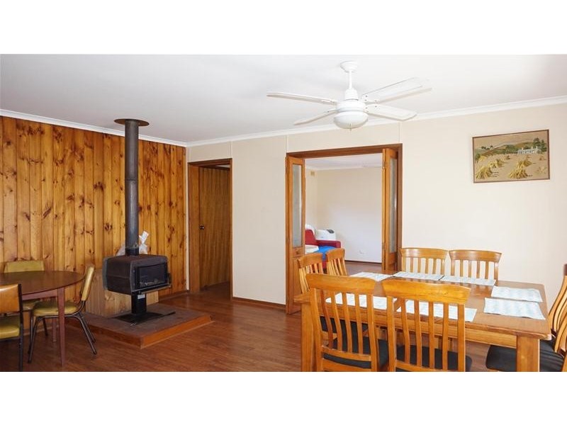 12 Lake Street, Loch Sport VIC 3851