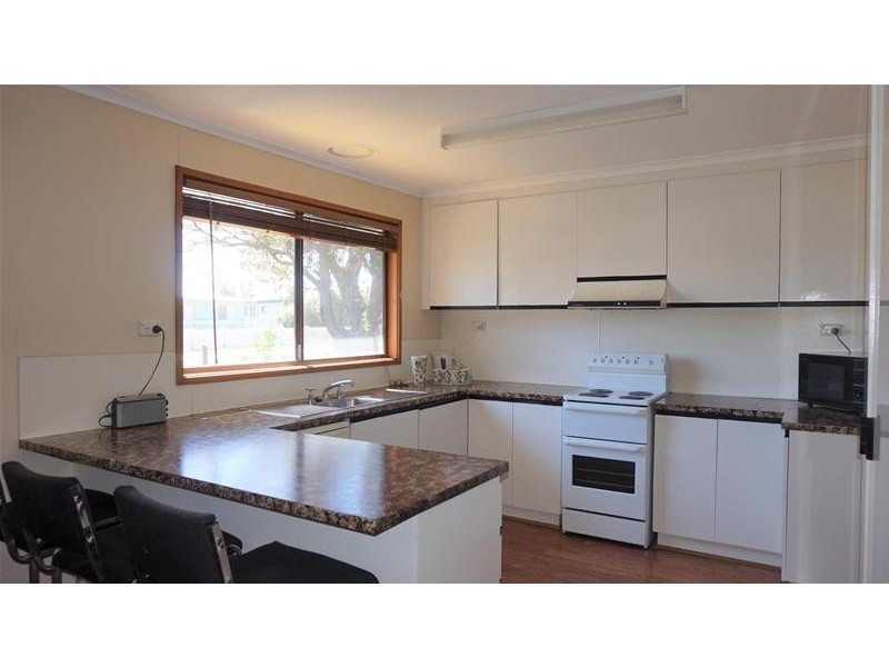 12 Lake Street, Loch Sport VIC 3851