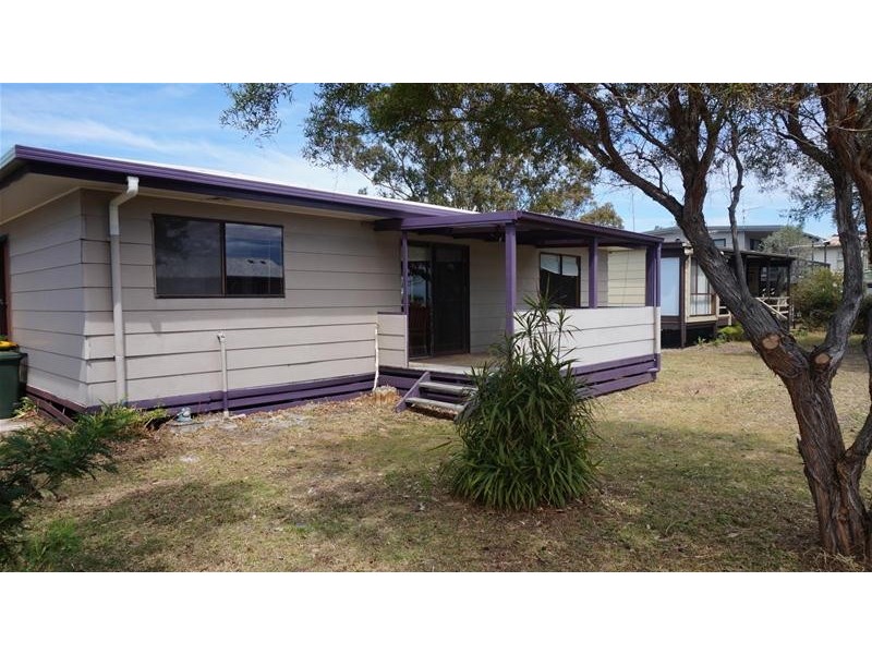 12 Lake Street, Loch Sport VIC 3851