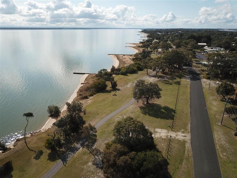 12 Lake Street, Loch Sport VIC 3851