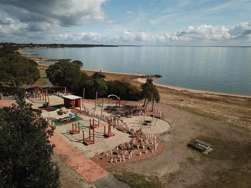 12 Lake Street, Loch Sport VIC 3851