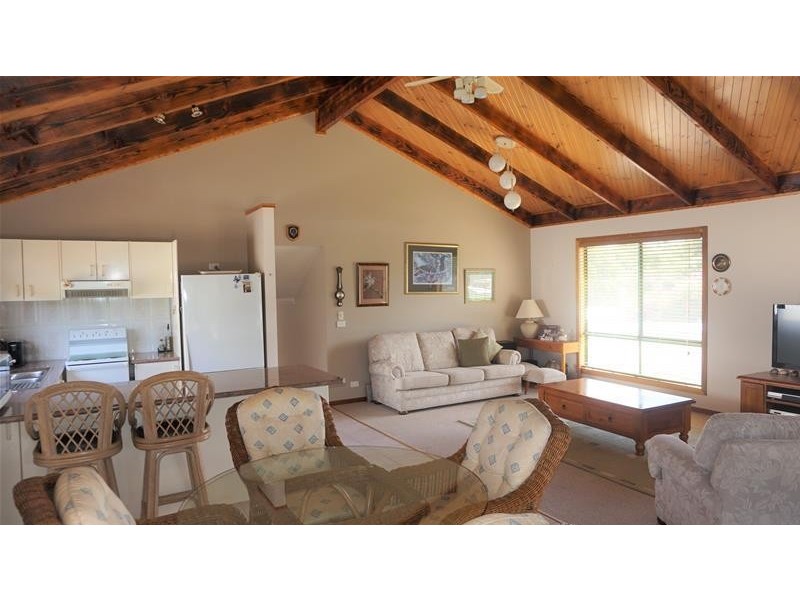 31 Central Avenue, Loch Sport VIC 3851