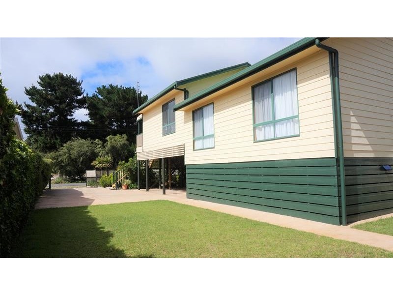 31 Central Avenue, Loch Sport VIC 3851