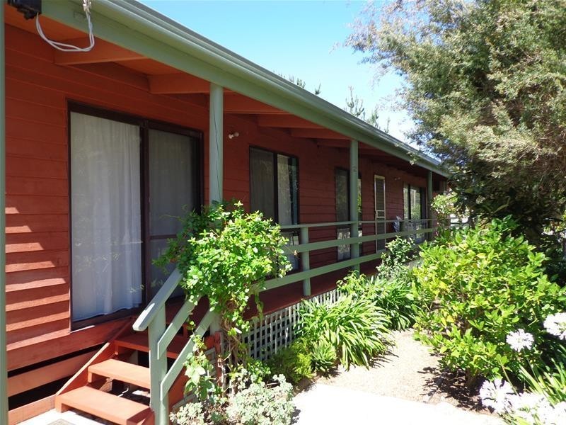 2 Emu Court, Loch Sport VIC 3851