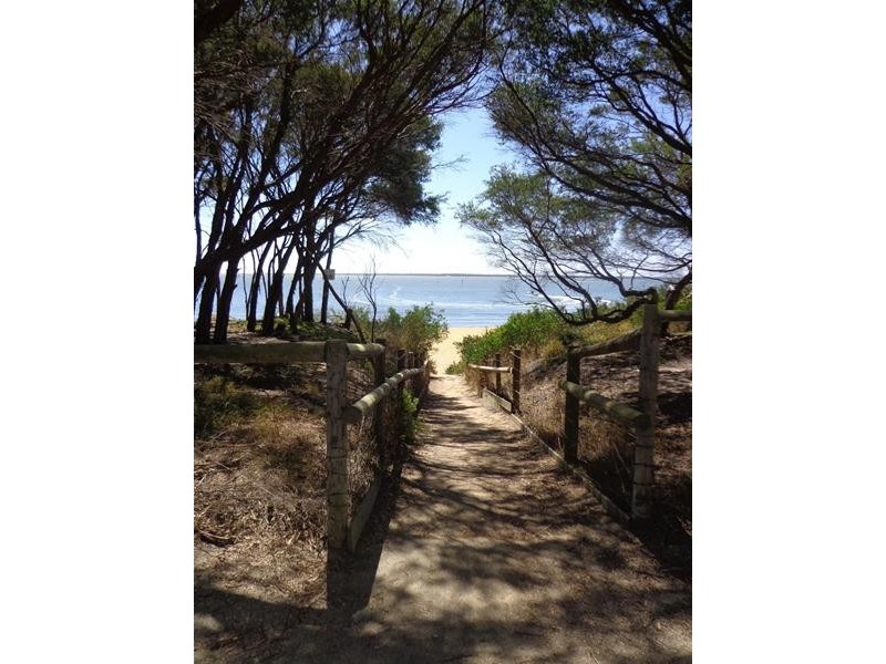 8 Leon Street, Loch Sport VIC 3851