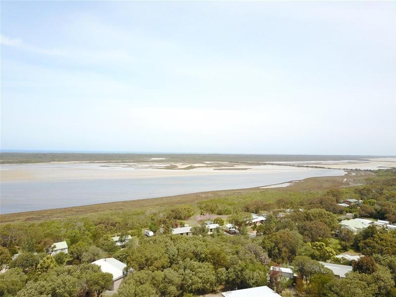 410 National Park Road, Loch Sport VIC 3851